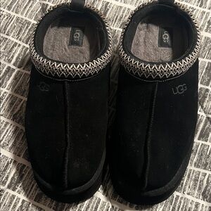 UGG Black Cozy Women's Slippers